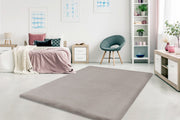 Heaven 800 — Taupe · Hoogpolig vloerkleed — sfeerfoto