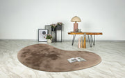 Heaven 900 — Taupe · Hoogpolig vloerkleed — sfeerfoto