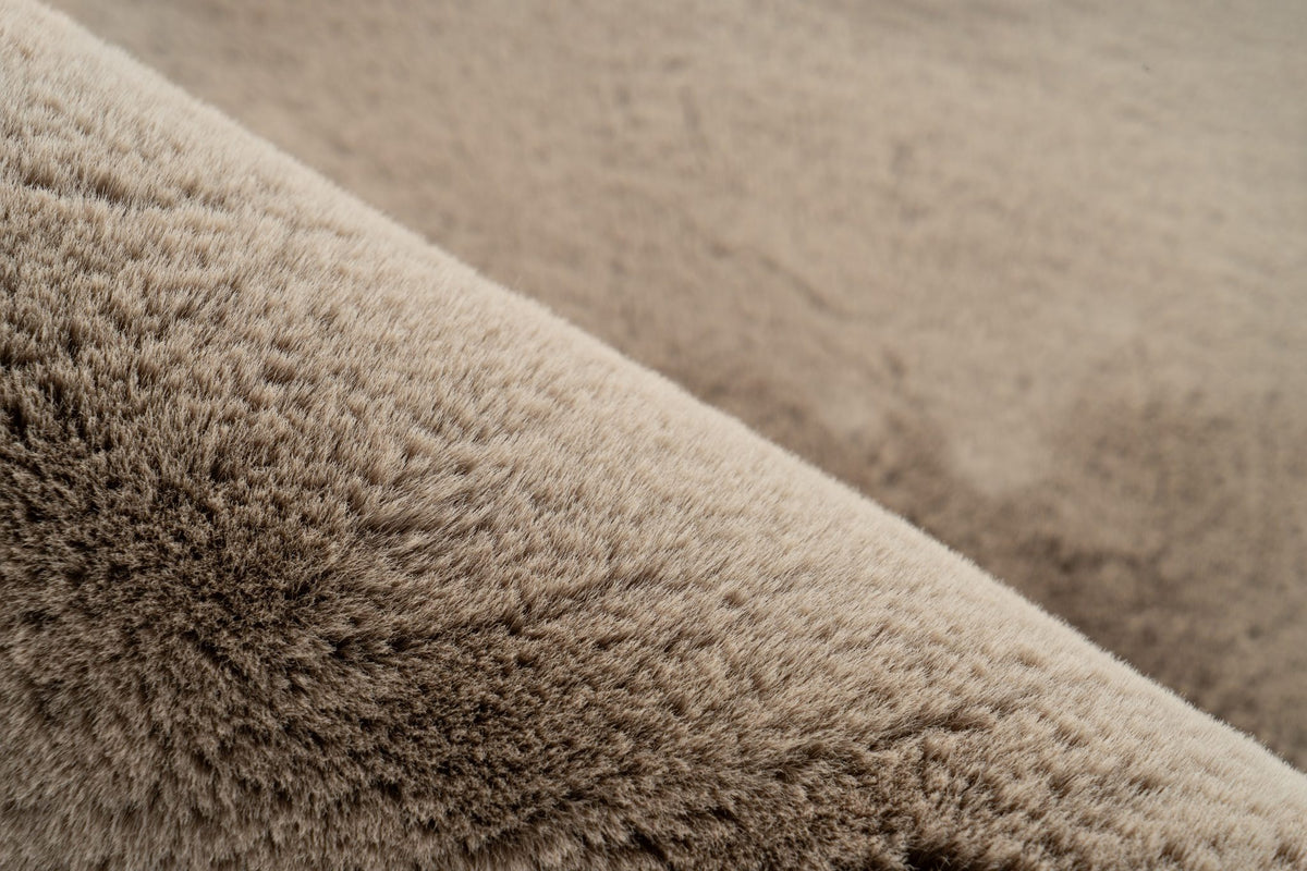 Heaven 900 — Taupe · Hoogpolig vloerkleed