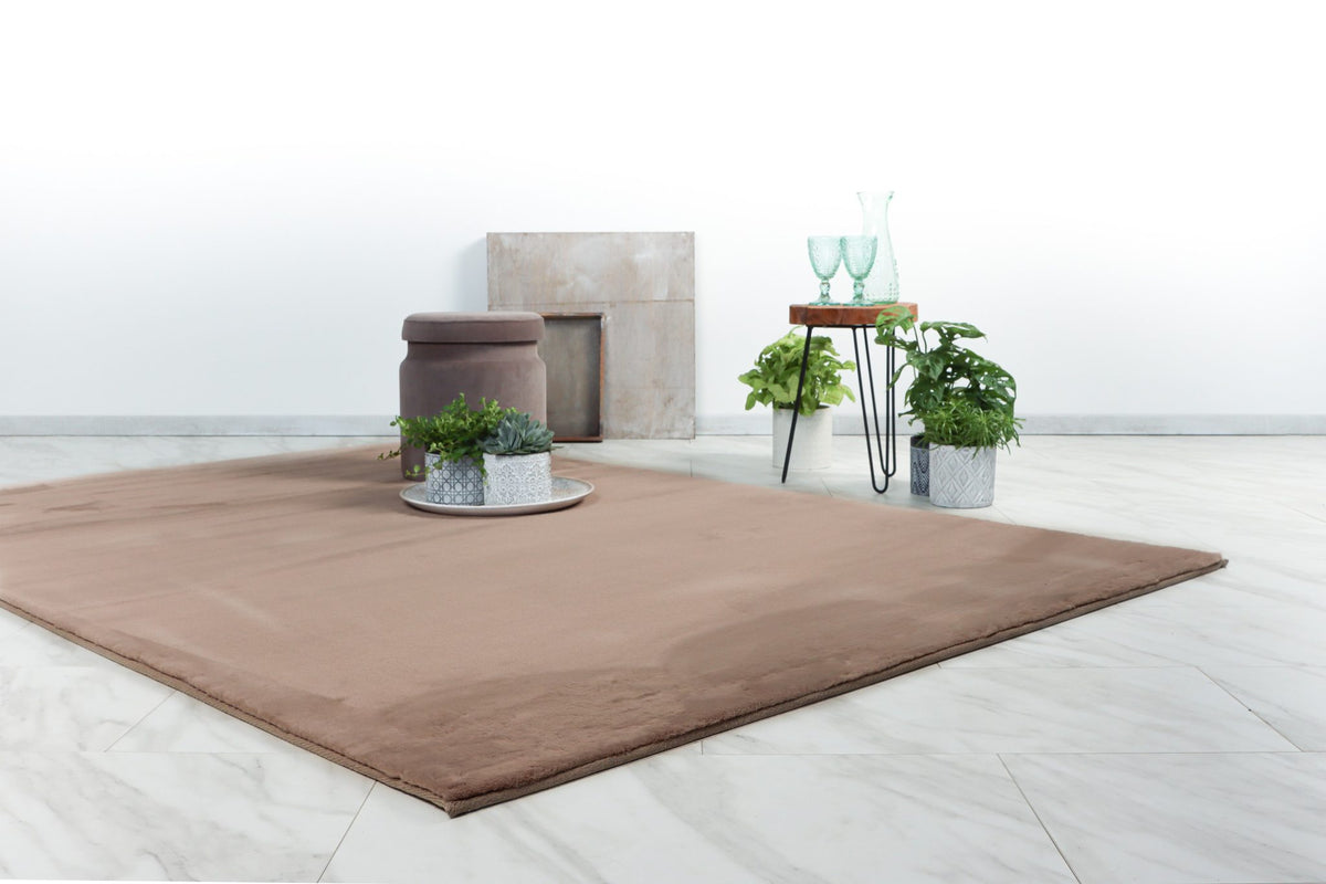 Paradise 400 — Taupe · Zachtpolig vloerkleed — sfeerfoto
