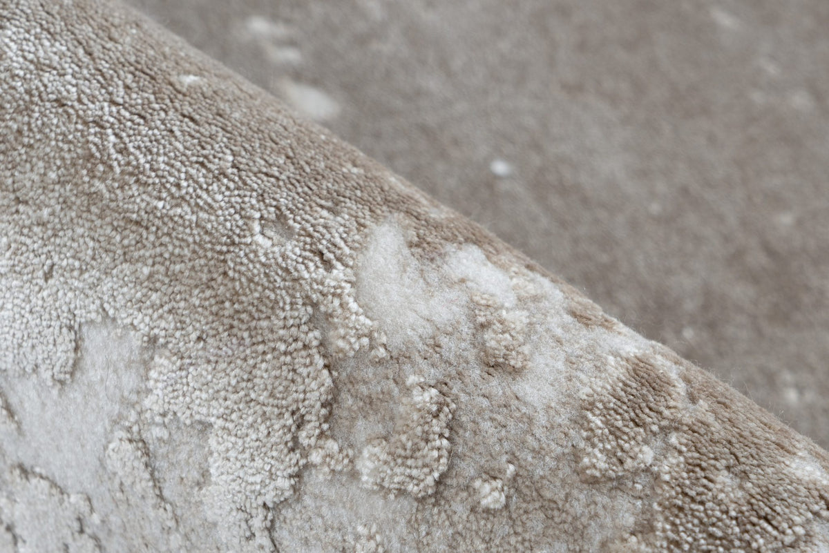 Triomphe 502 — Beige · Laagpolig vloerkleed