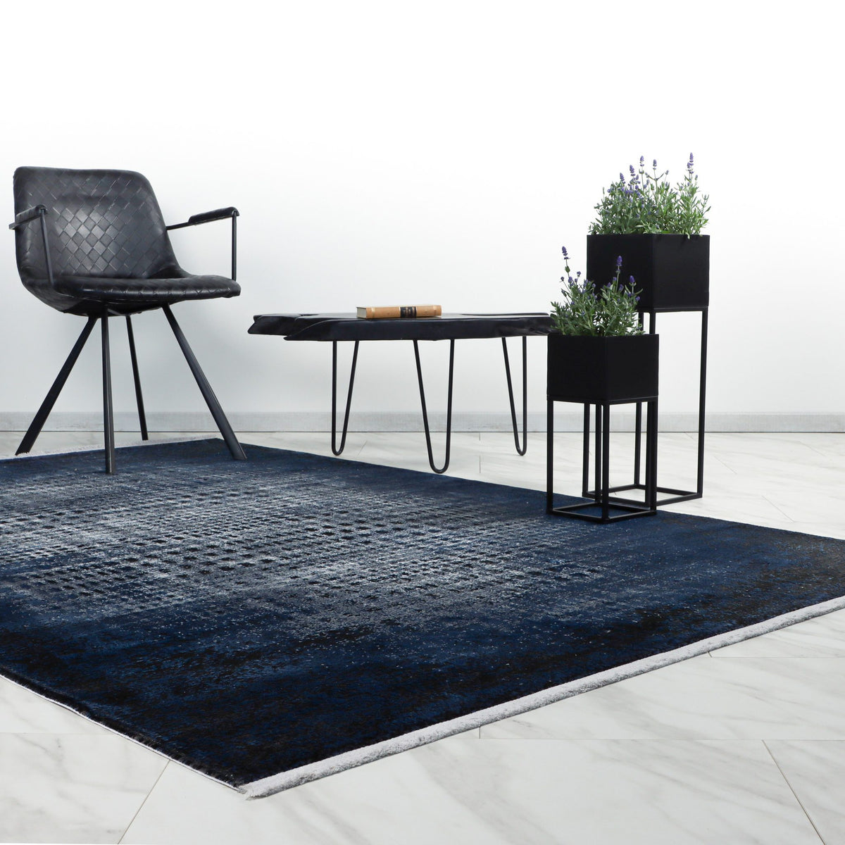 Versaille 902 — Blauw · Vloerkleed — sfeerfoto