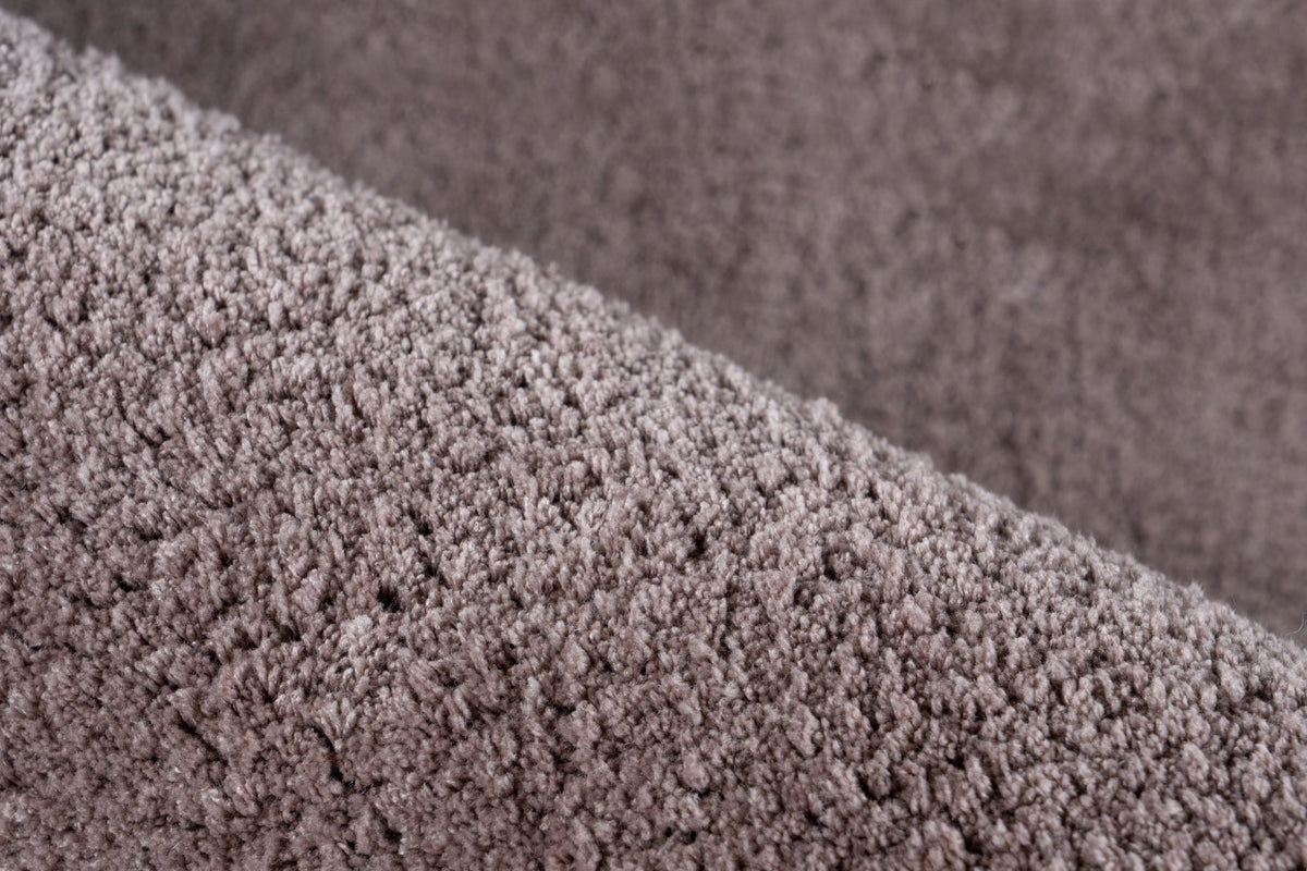 Velluto 400 — Taupe · Zachtpolig vloerkleed